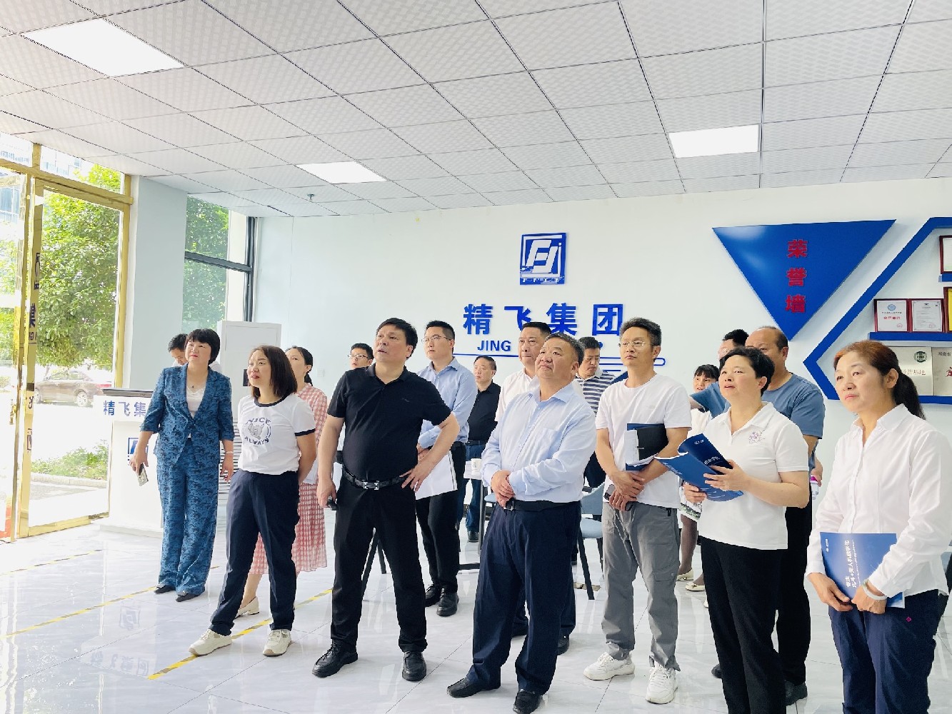 新寧縣政協(xié)黨組書(shū)記一行調(diào)研精飛智能，共探農(nóng)業(yè)數(shù)字化新篇章