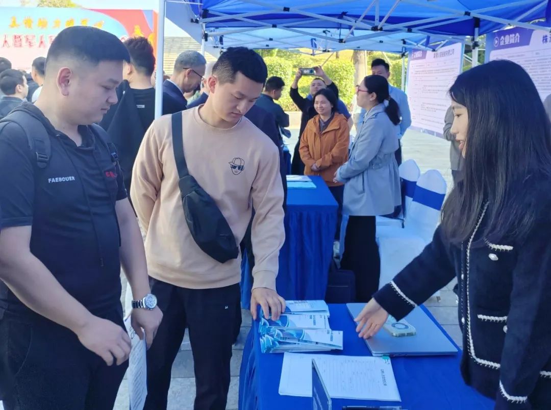 【精飛要聞】精飛亮相秋季退役軍人軍屬專場招聘會，省退役軍人事務(wù)廳領(lǐng)導(dǎo)調(diào)研指導(dǎo)